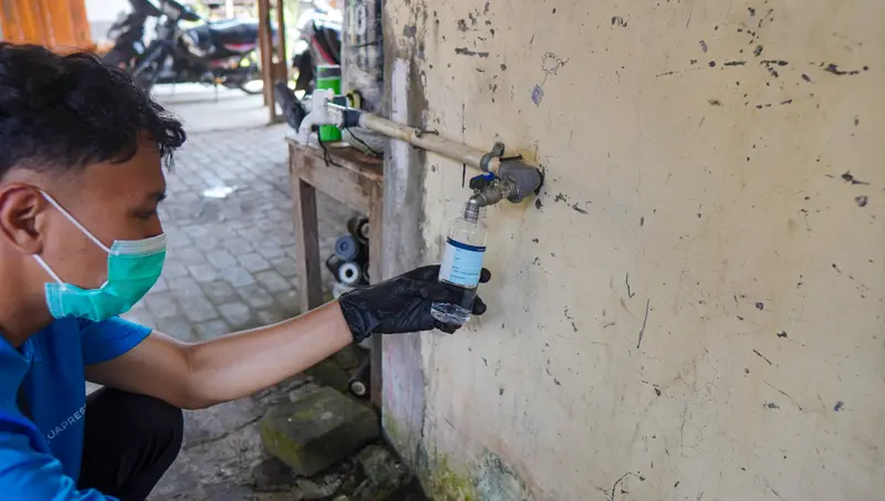 Cara Mengambil Sampel Air yang Benar untuk Uji Laboratorium