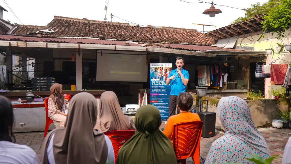 Diskusi bersama komunitas